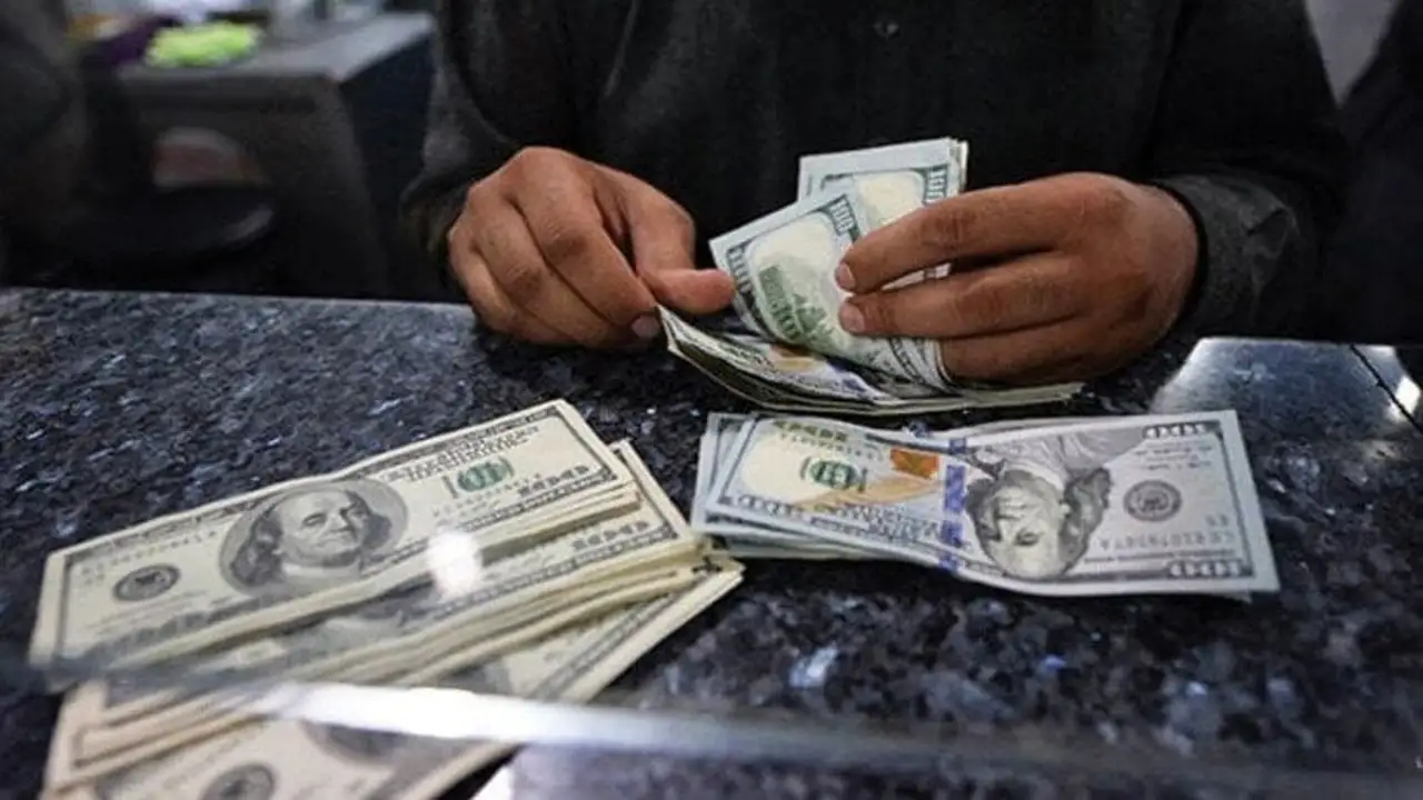سعر الدولار مقابل الجنيه يشهد ثباتًا في البنوك عقب قرار ترامب الأخير